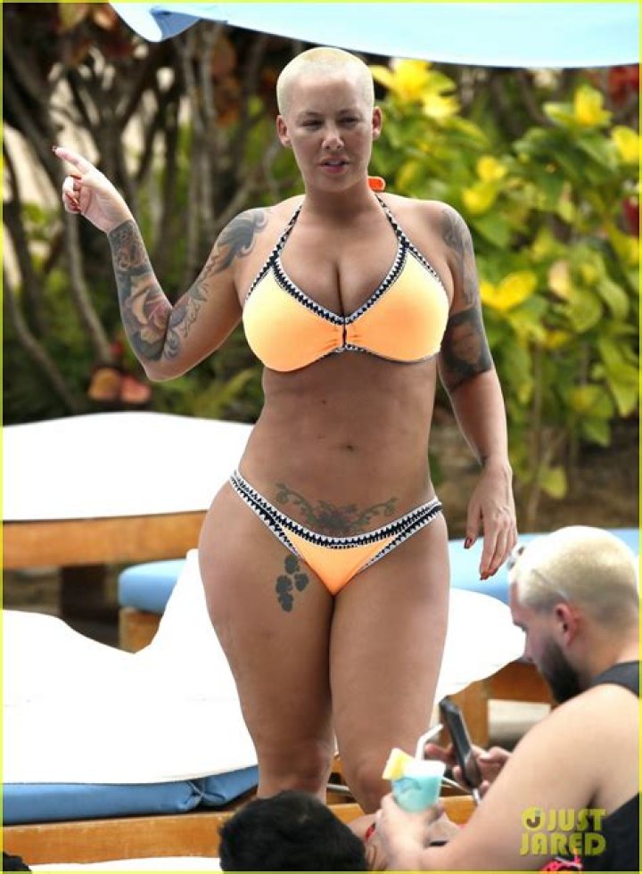 Sizzling Sultry: Amber Rose Stuns In Amber Swimsuit