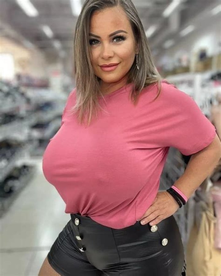 Exploring The Allure Of BBW Busty Solo Performers