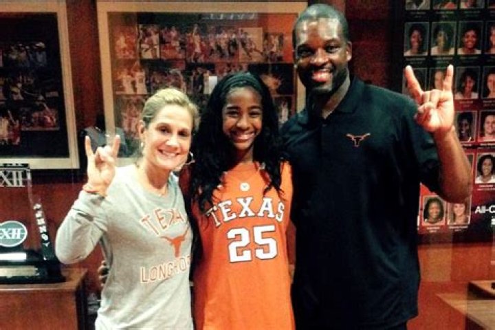 Get The Scoop On Deja Kelly's Parents: Who Are They?