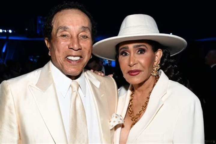 Did Andrea Evans Date Smokey Robinson? Unraveling The Mystery