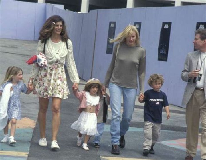 Unveiling Daryl Hannah’s Family Life: Does Daryl Hannah Have Children?