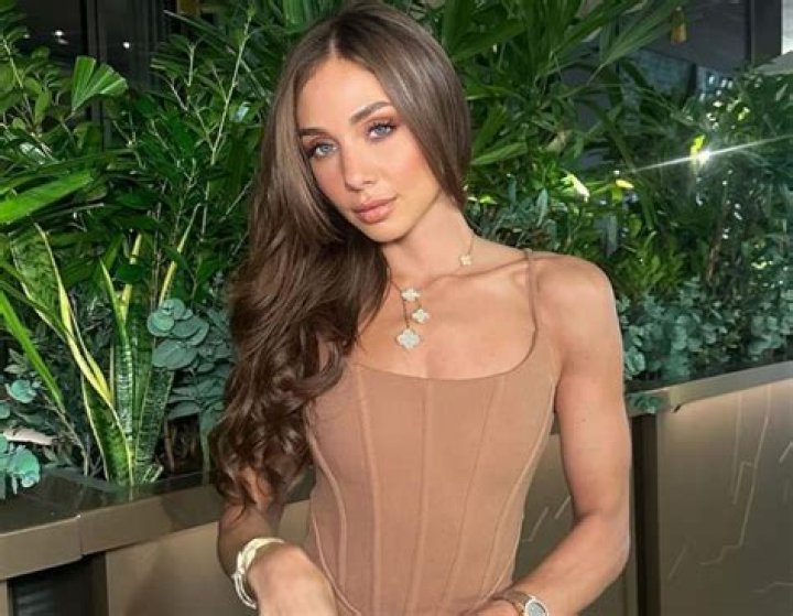 Unveiling The Glamour Of Dubai Bling LJ