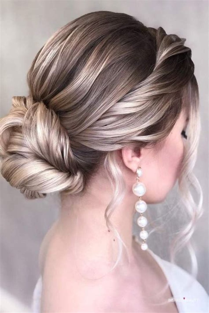 Elegant And Chic: Discovering Fancy Bun Hairstyles