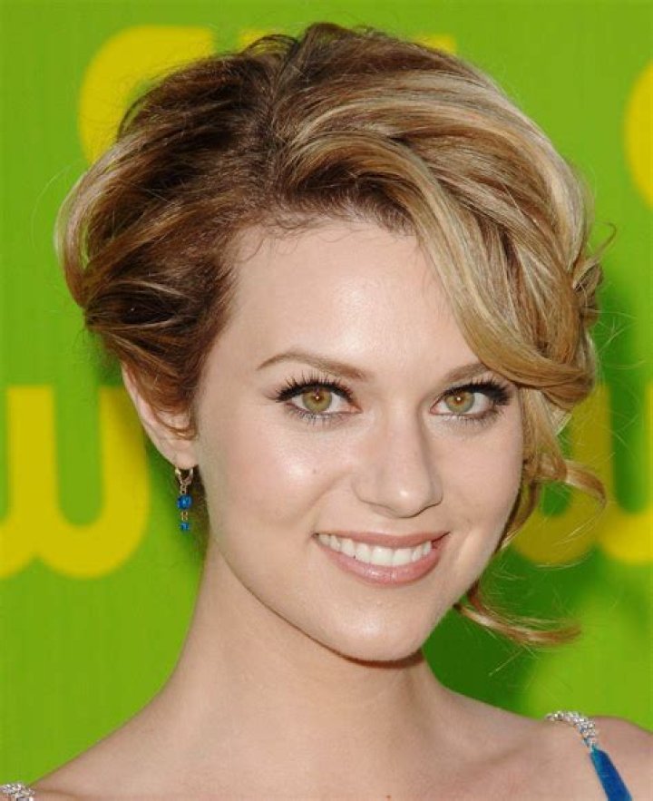 Unveiling The Charismatic Life Of Hilarie Burton