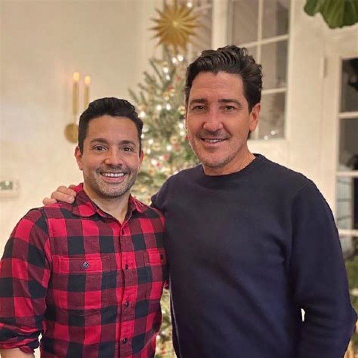 How Many Brothers And Sisters Does Jonathan Knight Have?