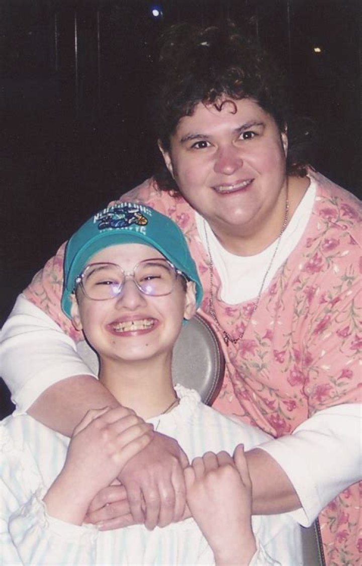 Unraveling The Mystery: How Many Times Was Dee Dee Blanchard Stabbed?