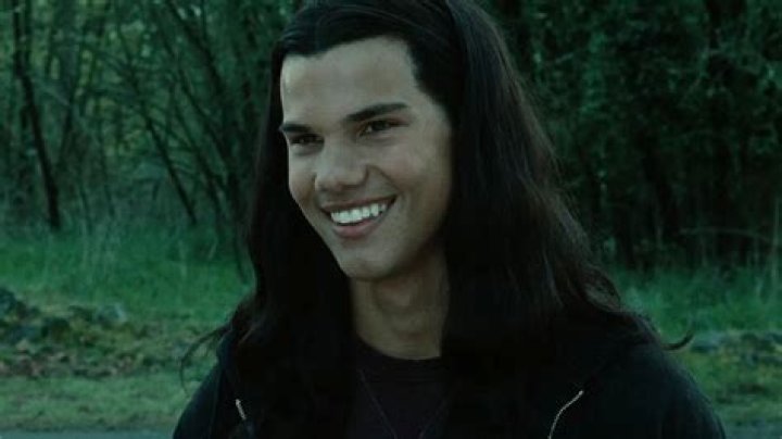 Unveiling Taylor Lautner's Age In Twilight