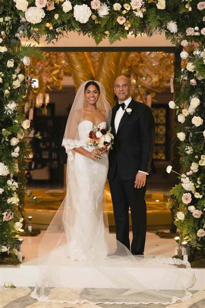 Unraveling The Love Life: Is Jennifer Lewis Married Now?
