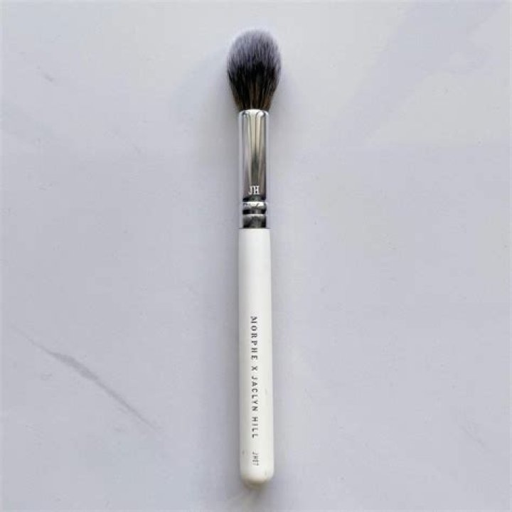 Discover The Magic Of Jaclyn Hill Under Eye Powder