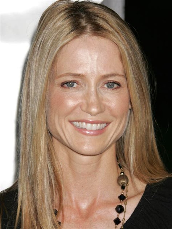 Exploring The Life And Career Of Kelly Rowan
