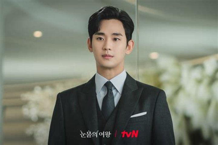Kim Soo Hyun's Agency Confirms: Top Star Is In A Relationship
