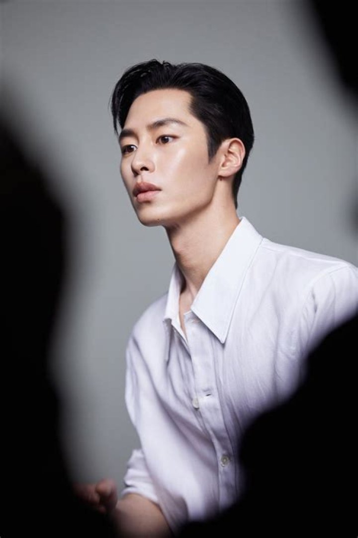 Unveiling The Enigma Of Lee Jaewook: A Star On The Rise