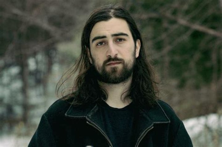 Discovering The Melodic Universe Of Noah Kahn