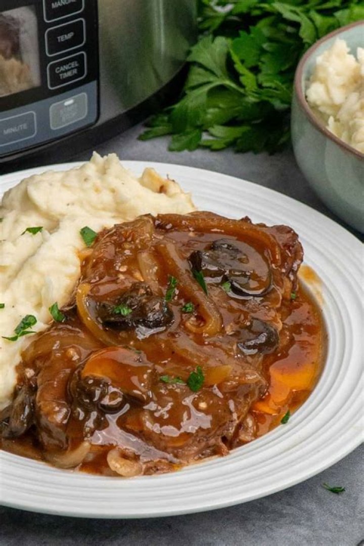 Delicious Smothered Steak In The Crock Pot: A Comforting Meal For Any Occasion
