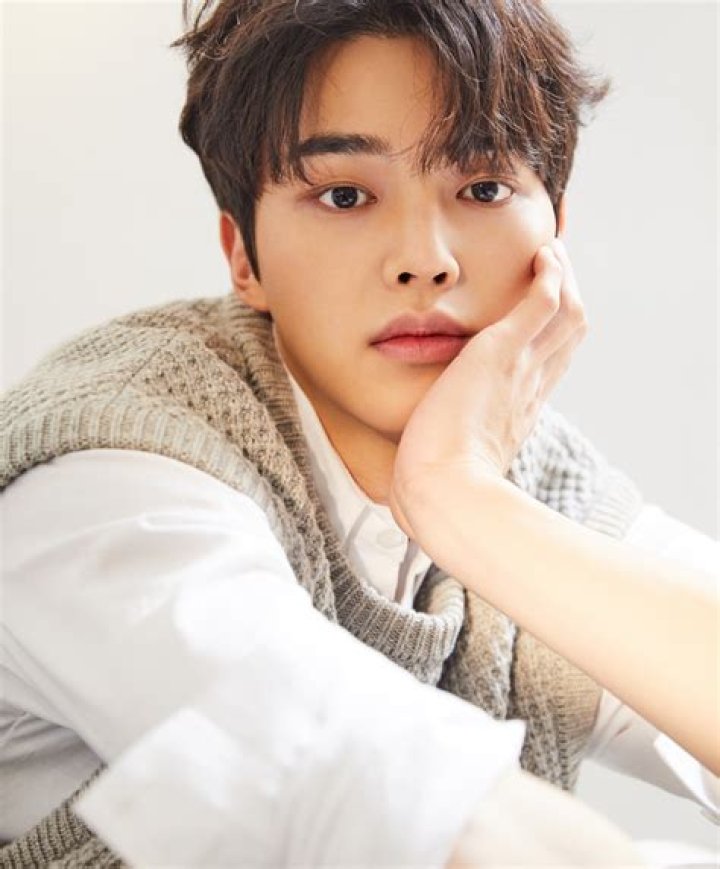 Unraveling The Connection: Song Kang And Kim So Hyun Relationship