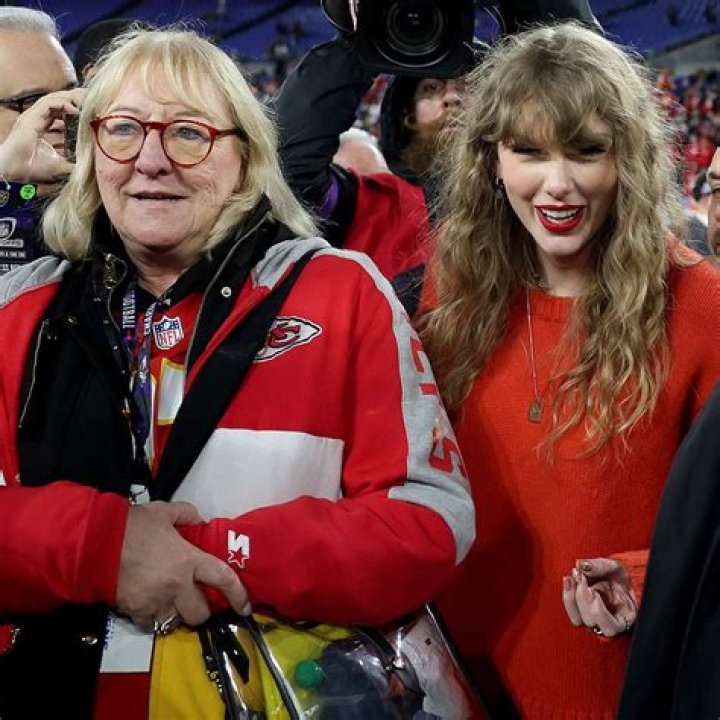 Taylor Swift's Parents Remarrying: A New Chapter In Their Lives