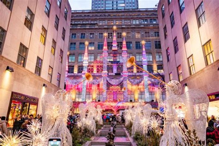Find The Closest Saks Fifth Avenue Location Near You